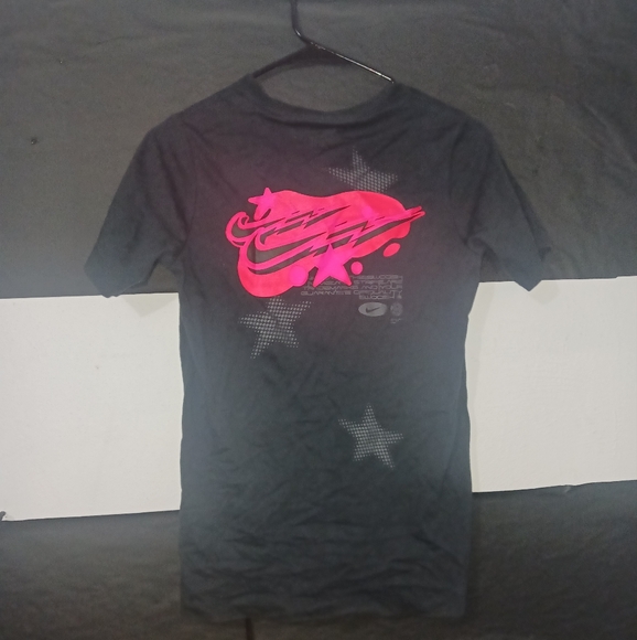 Bundle of Nike Boy Logo Graphic Tees - Picture 11 of 15
